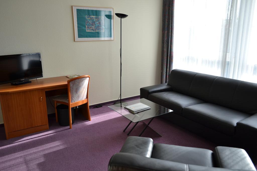 Hotel Grossbeeren Bagian luar foto